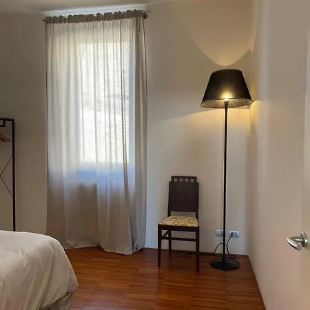 Spacious In With View דירה